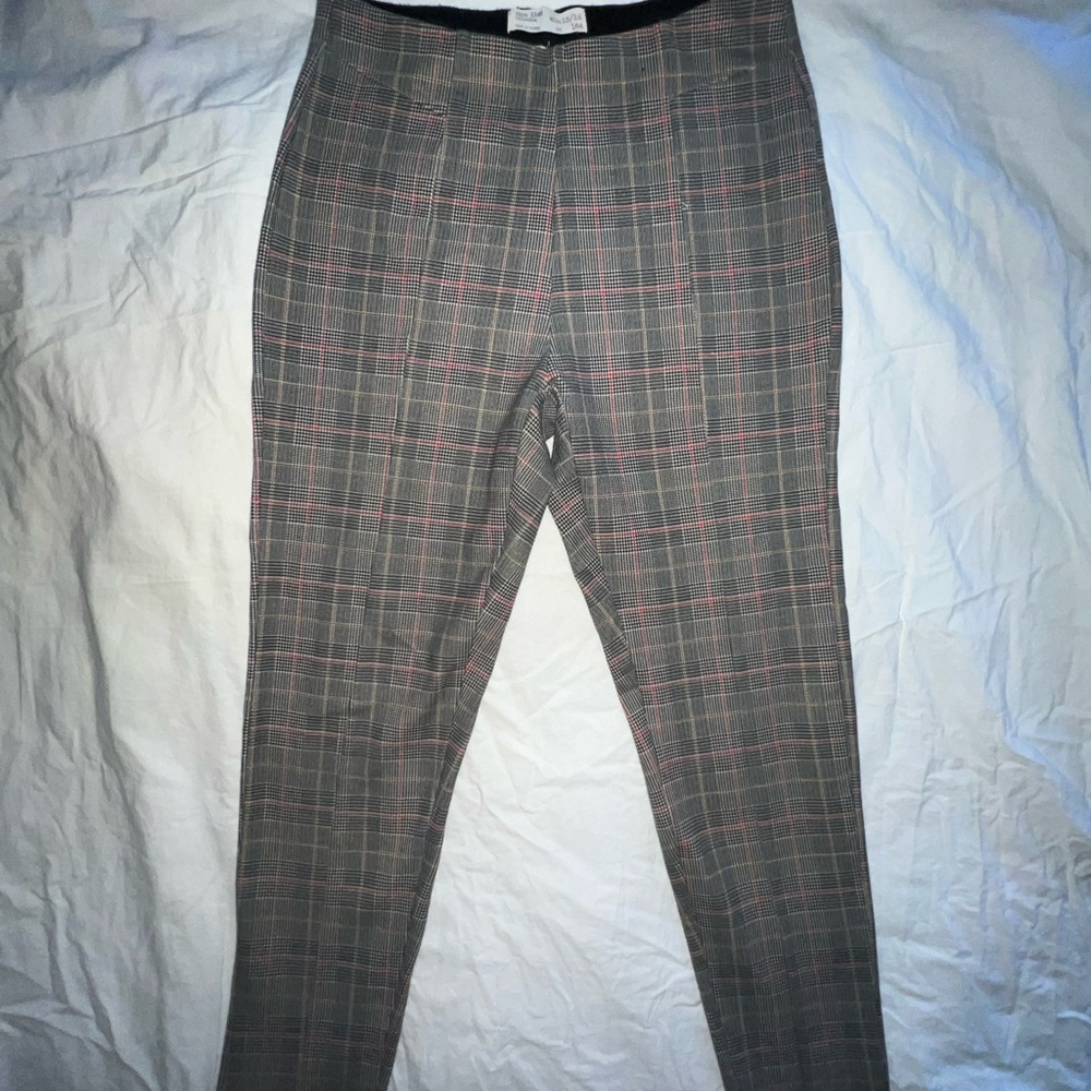 Zara Plaid Leggings in Gray with Pink Accent